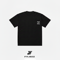 T-shirt Twisted Saul vs Paul FITJEEZ, vue recto carrée avec t-shirt réduit et logo agrandi